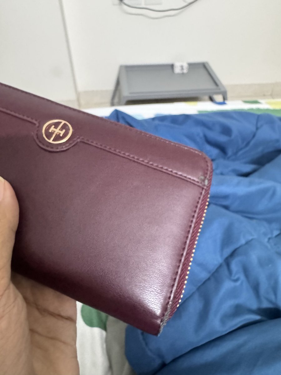 riozworld's tweet photo. I want to bring everybody’s attention and specifically @Lifestyle_Store about the brand Irth. I purchased this wallet 10 months ago for 1800rs and look at the condition of the material. The warranty was of 9 months so your customer service denied to do anything. Shame! https://t.co/lV8hjsqJXF