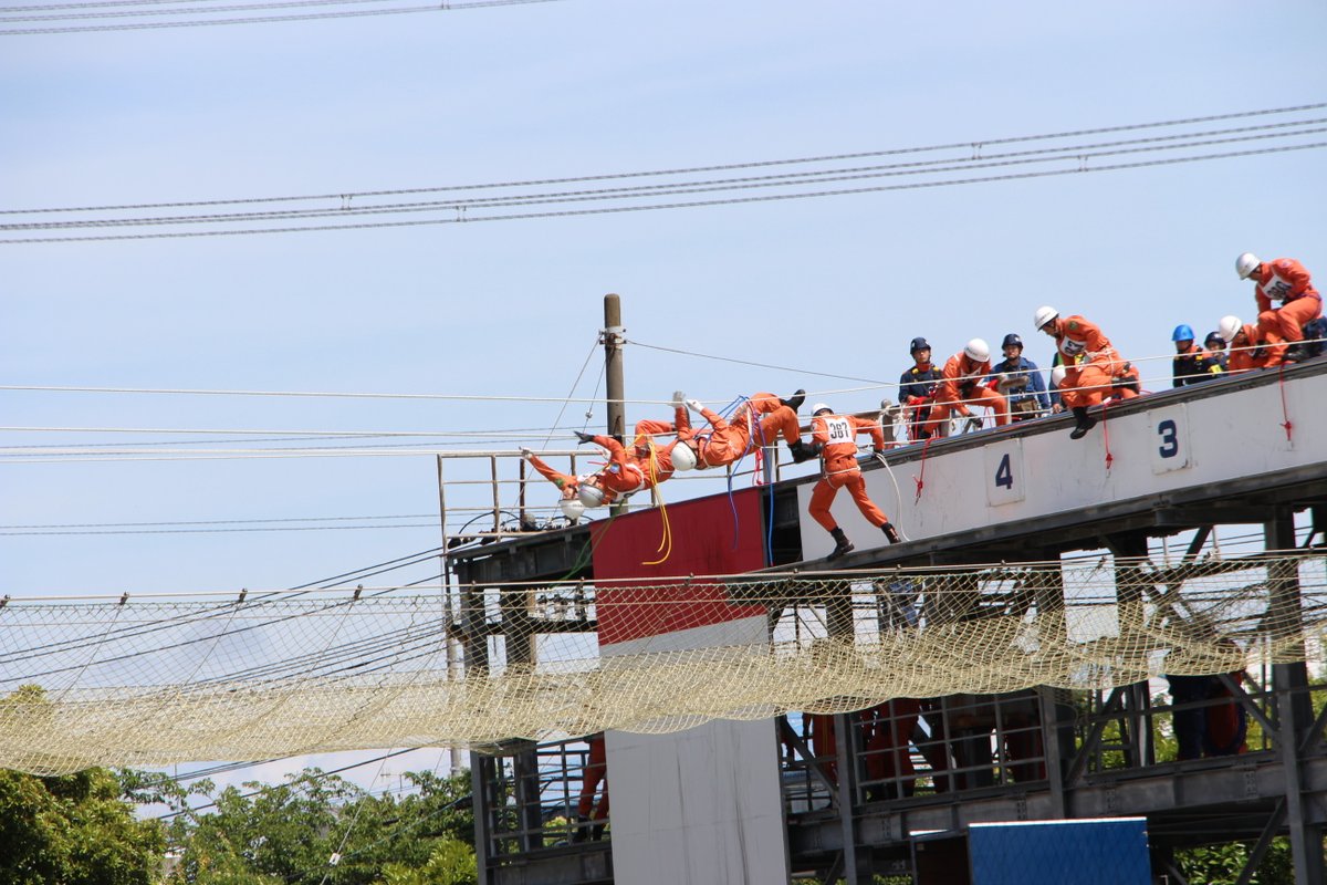Fujisawa_Fire_D's tweet photo. ～南消防署～ 
 神奈川県消防学校にて神奈川県消防救助技術指導会が開催され、各種目ベストを尽くすことができ、水上の部において上位大会の進出が決まりました！！ 神奈川県代表として更なる高みを目指して日々訓練に励みます。 今後も応援お願いします！！ ＃消防救助技術指導会 ＃関東 ＃目指せ全国 https://t.co/lwY1QsPTSx