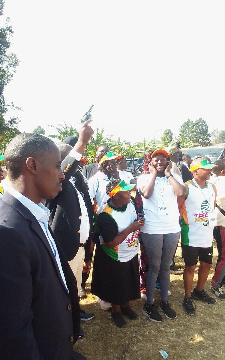 922bfmradio's tweet photo. Happening Now|| 
On behalf of the Guest of honour-Pres. @KagutaMuseveni, Deputy Speaker Rt. Hon.@Thomas_Tayebwa has officially flagged the @TookeRun 2026-5Km category at Bushenyi Main Playground.
#BfmNewsUpdates 

🎥 @OctBinEvadiusT https://t.co/NcZ1nGg6rX