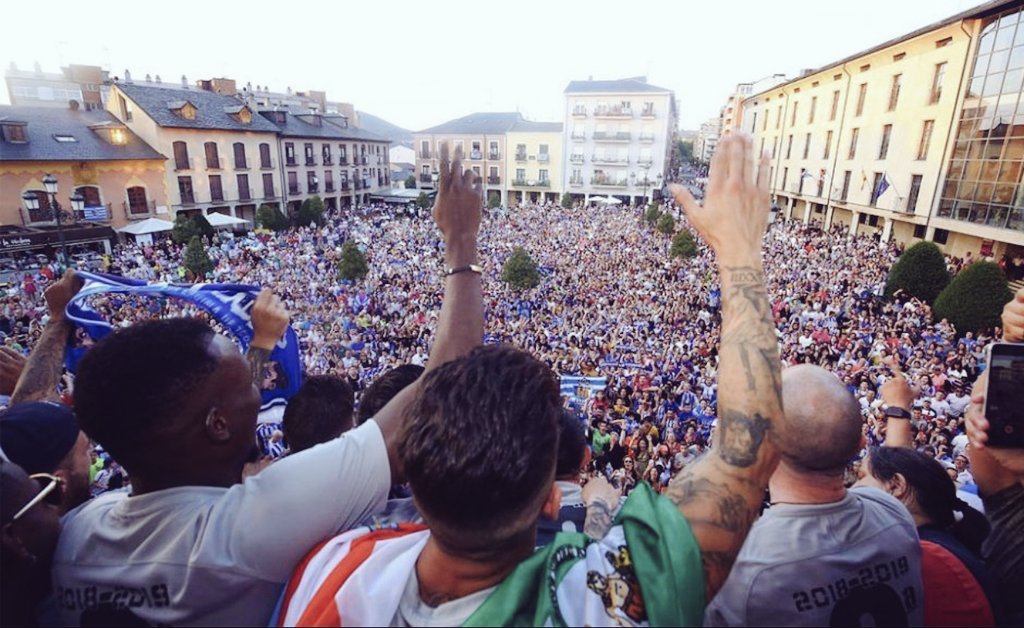 Acoranismo's tweet photo. Podemos tropezar, pero nunca rendirnos.

Orgulloso es poco de volver a llegar hasta aquí, lo hemos luchado y nos lo merecemos más que nadie, disfruten como niños por los que ya no están y por lo que estarán.
Viva EL BIERZO⚒️💙🤍❤️⚒️ https://t.co/7G9must20a