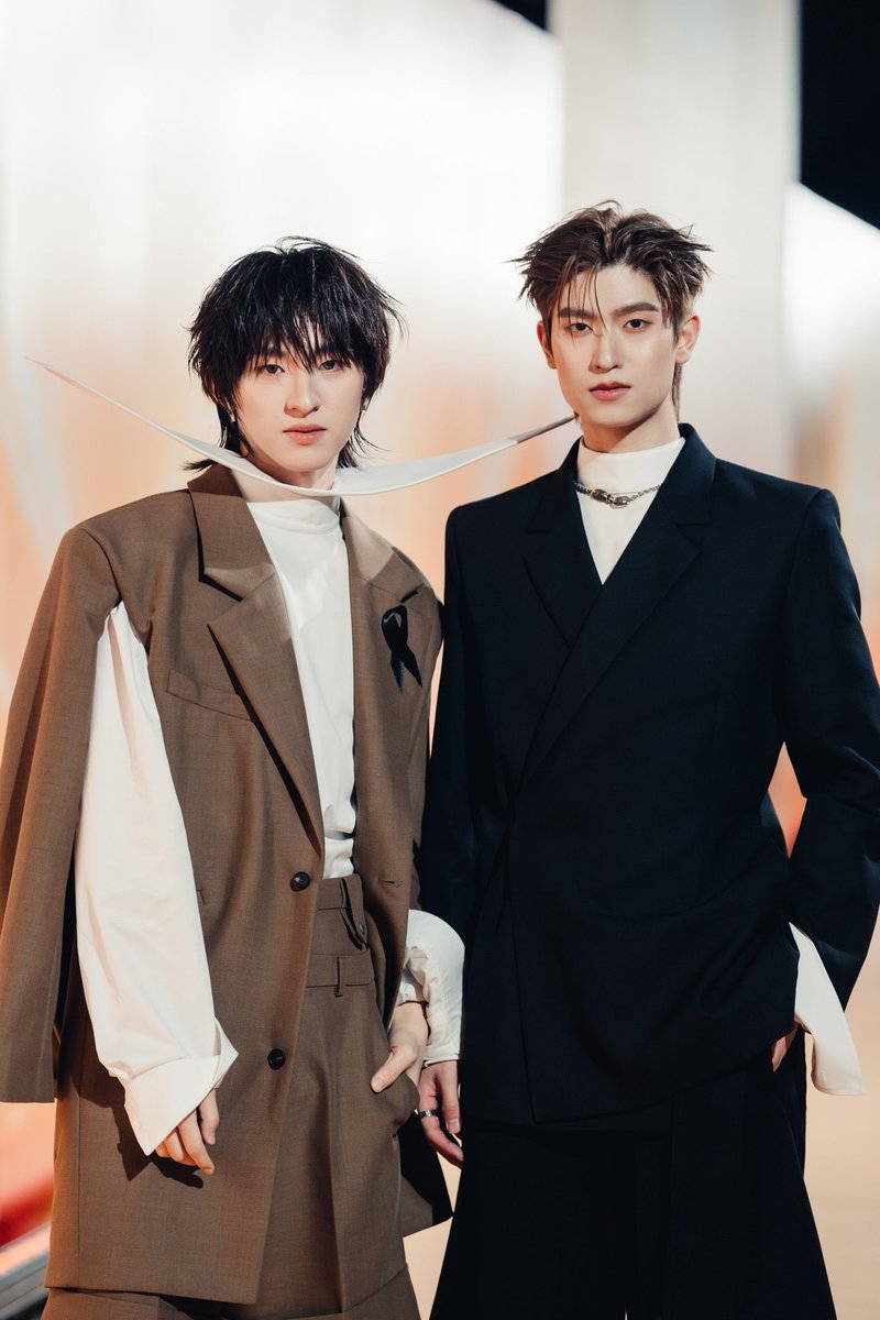 ithojiroyou's tweet photo. รูปนี้ทรงพลังมาก ไฮแฟชั่น น้อยแต่มาก เรียบแต่โก้
เพอเฟคคัพเพิ้ล อีฟเอนี่วันแฮฟอะพรอบเบลมวิทดิสเดรสยัวเมนโนวันเจริญอินแฟชั่นอินดัสทรี่ค่ะ https://t.co/gQvfqqtgdk