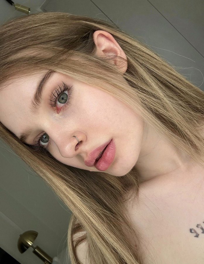 Ashley7ex's tweet photo. Am I pretty? https://t.co/p29dpOnZ2r