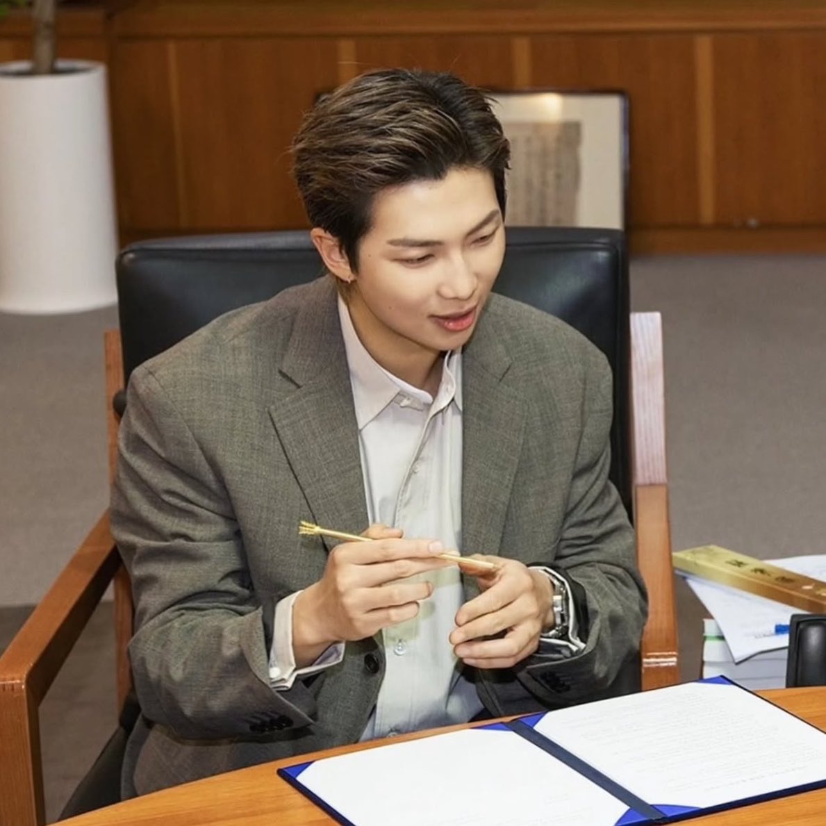 rmisthemuse's tweet photo. the thing about namjoon is that his influence has never stopped at music. he’s spent years getting people into museums, books, art and culture simply by sharing what he loves

musician, writer, art patron and now, the first ever global ambassador for the national museum of korea. every single time you think he’s done it all, he pleasantly surprises you