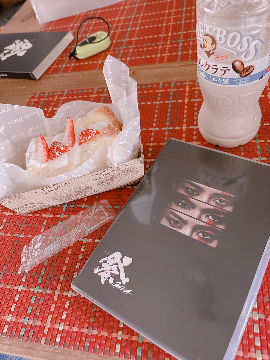 tetsuna1969's tweet photo. 気になってたケーキ屋さん行って来た！
フゥさんのケーキを頂きながらGALA観るぞ！ https://t.co/k2d35MZ2Rc