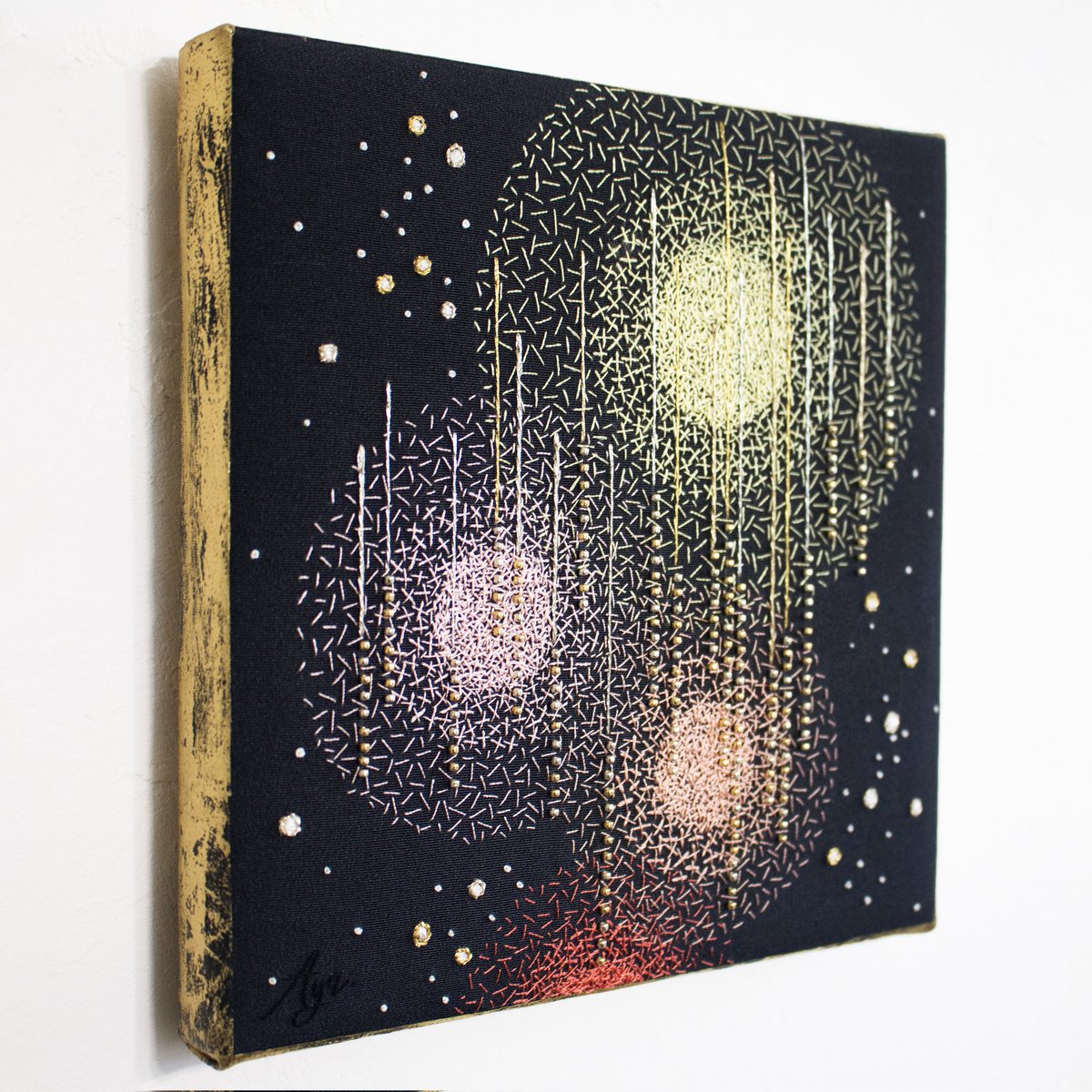 mari5_3suzu's tweet photo. ＼開催まであと10日／

二人展「花かんむり ― 日本画×日本刺繍 ―」

新作も少しずつ完成して参りました。
ぜひご高覧いただけましたら幸いです。

会期：2026/6/30(火)– 7/5(日)
時間：11:00–19:00(最終日15:00迄)
会場：Gallery Concept 21(表参道)
https://t.co/wOO3AmiCle https://t.co/5hAgYw4dUJ