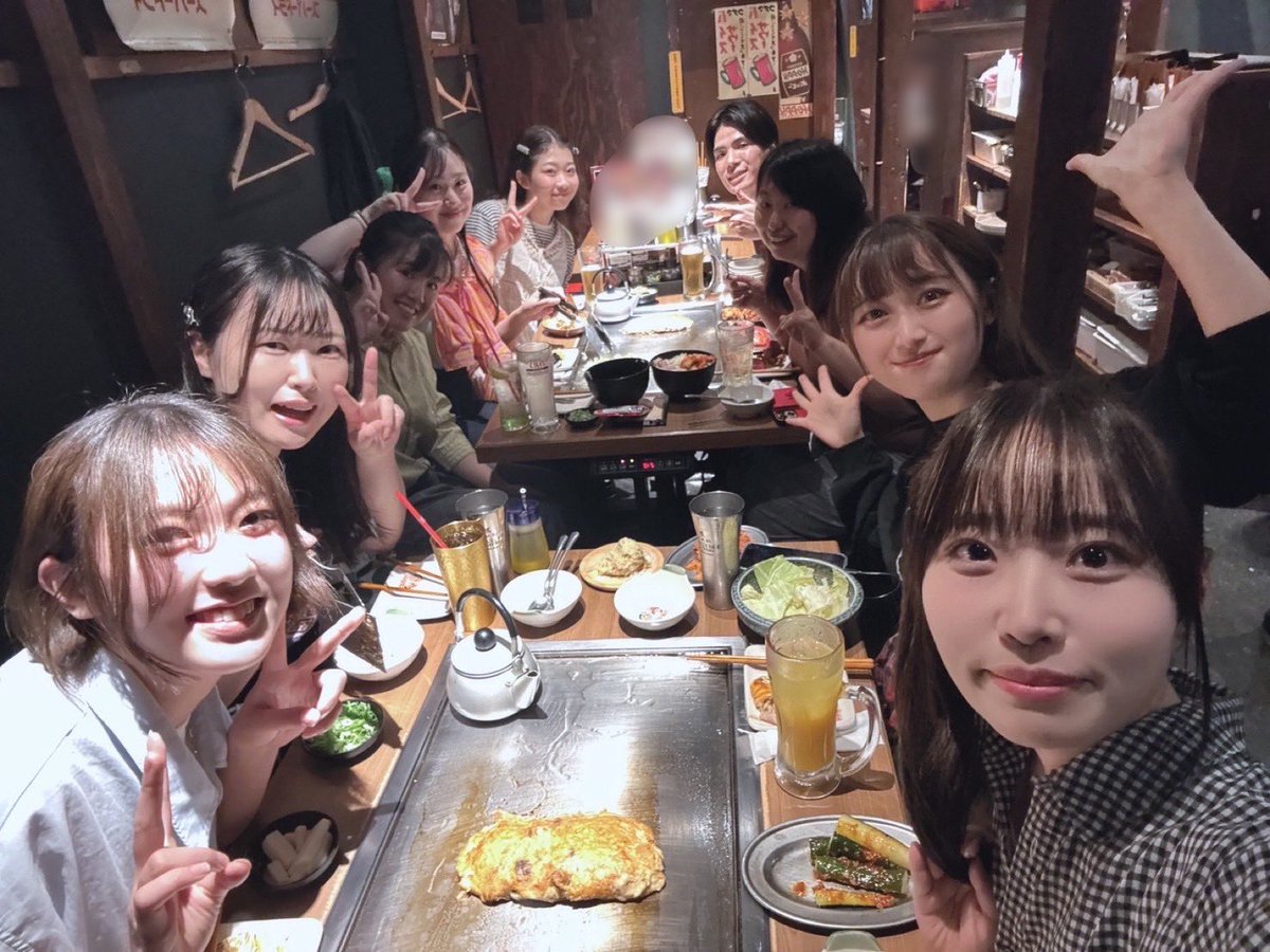 AnnoKei39's tweet photo. 先日 #さよならコーラス チームBでもんじゃ会を決行しました🥳🥳
同窓会と言いつつ、相変わらず今を生きる私たちは目の前の美味しい食べ物たちに全力投球で、振り返りのふの字もなかったです…笑🔥
次こそ思い出を語らいましょうね‼️富士急集合で😉
#思い出コーラス https://t.co/X9W55IAdvn