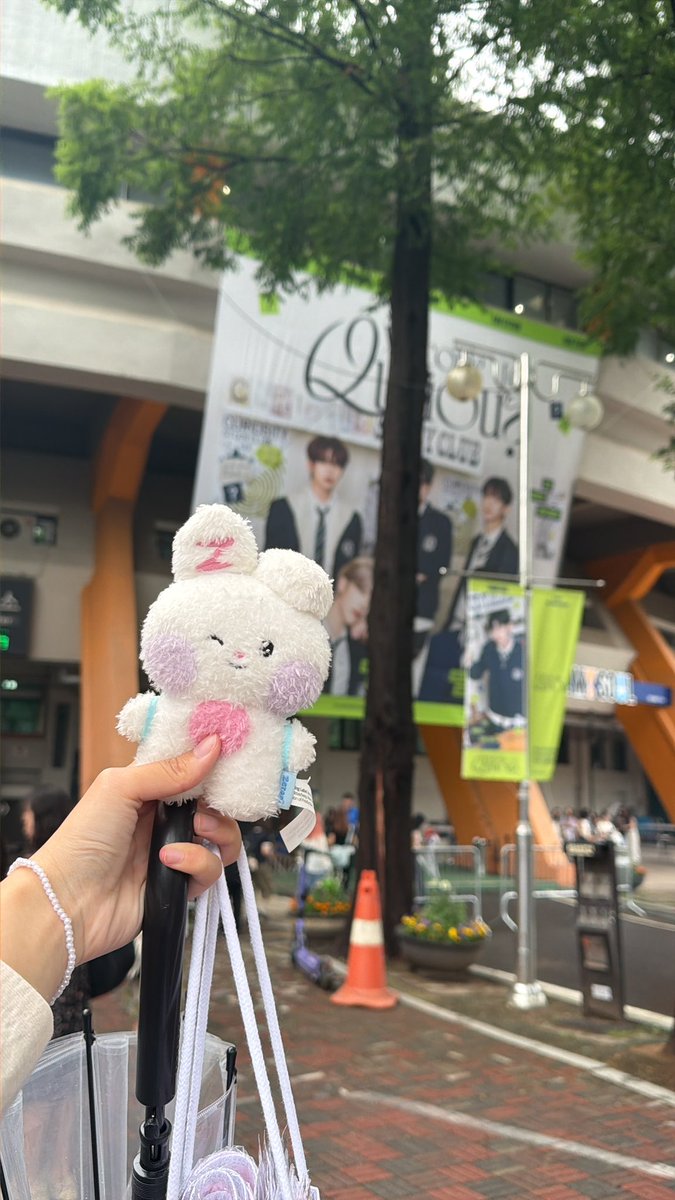 Calendar_3207's tweet photo. 지금 여기 있어요~ https://t.co/Jlj55WqTyS