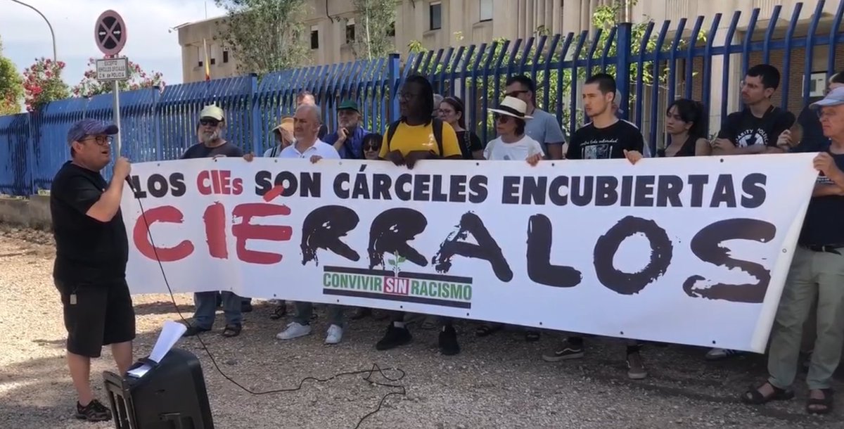 islamenmurcia's tweet photo. Por el cierre de los Centros de Internamiento de Extranjeros y el fin de las deportaciones en España 👇🏾
https://t.co/nwPNRXCG7I https://t.co/qwz9KCpTzz