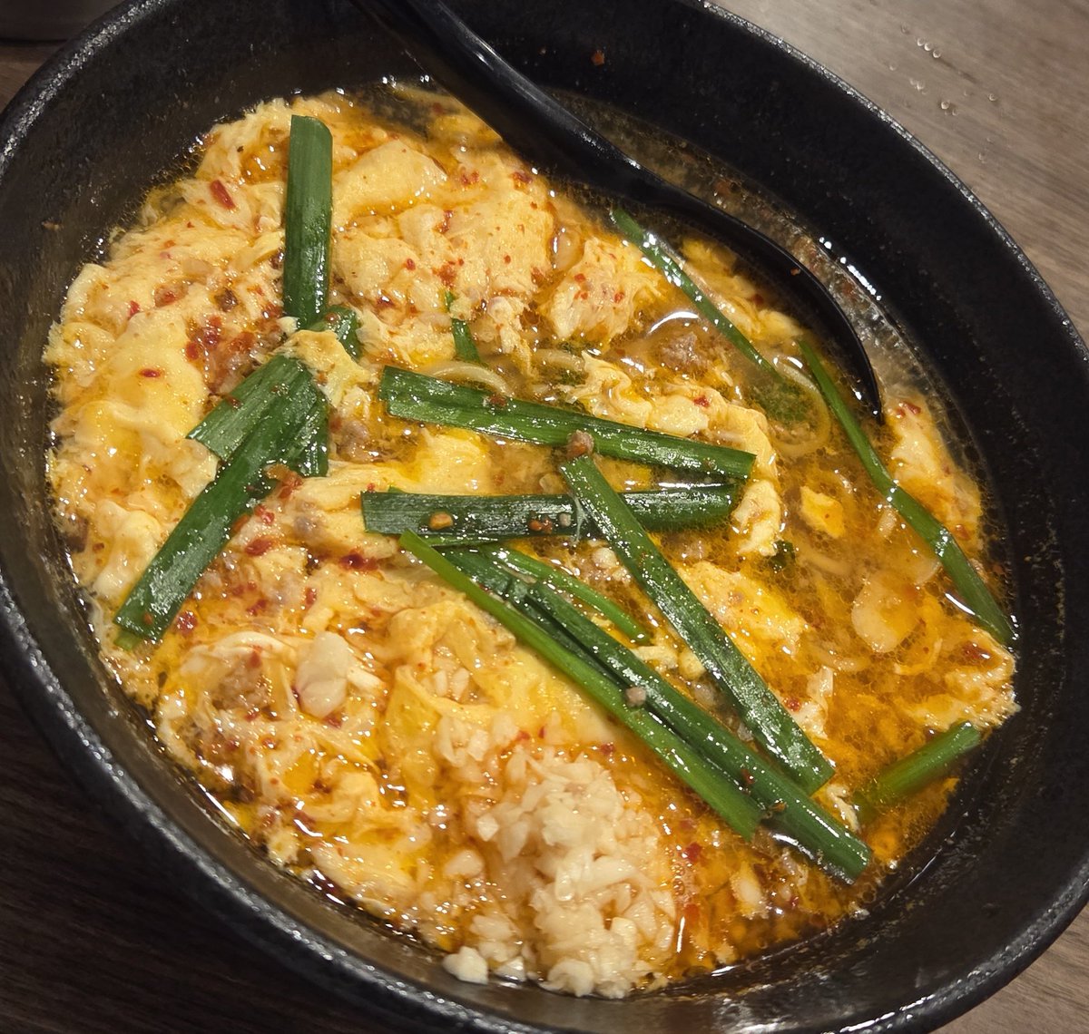 ykatsu_x's tweet photo. 周旋人さんへ🚴
キャラメルマキアート ニンニクマシ ブタカスアブラ🍜
サッパリなのにガツンとくる～💪
最高の夏麺🎐
そして、昨夜の飲み会〆 彩さんの辛麺🍜 https://t.co/OUxYVPh6Cs