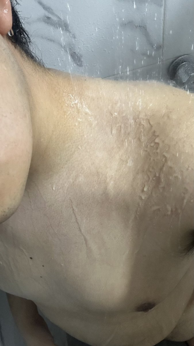 elingehot_1's tweet photo. quien me acompaña un rato en la regadera 🚿 https://t.co/4Dt07HX87O