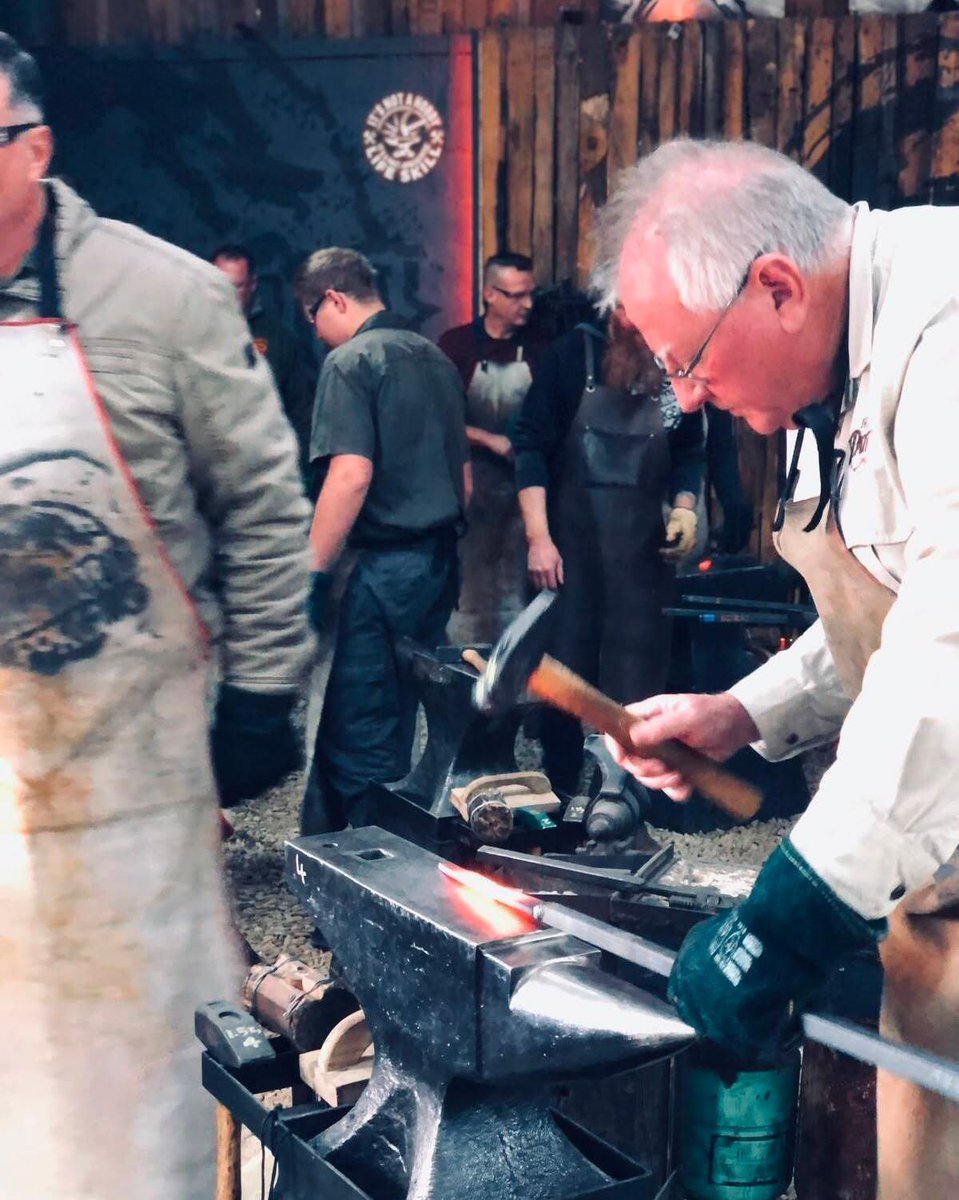 BlackDragonF's tweet photo. This is where the blade starts to take shape. Heat the steel, move to the anvil, draw the heel, control the edge, and work from heel to tip. More info: https://t.co/MpVElWw5r8 https://t.co/uni1MDiWDl