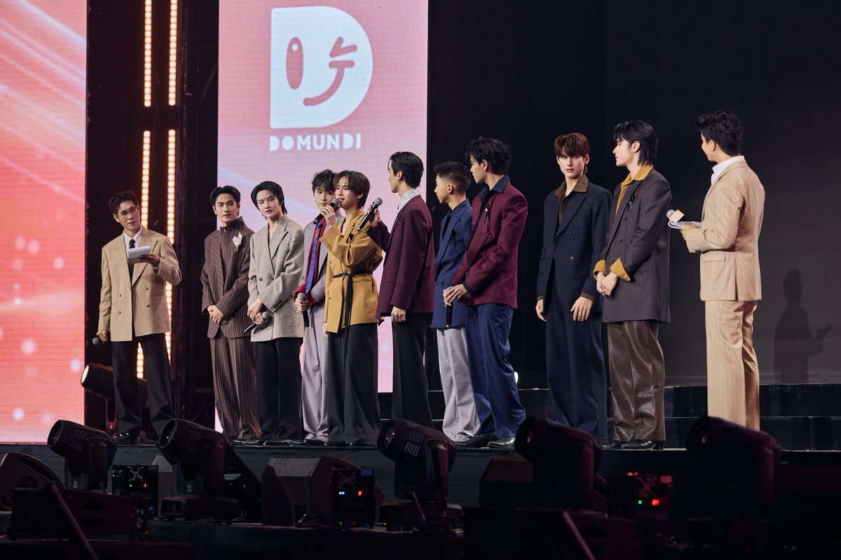 Hello_asian's tweet photo. ริวจิน-แพทจิ ขึ้นรับบทนำ ใน ซีรีส์ 
20 Lists | ลิตส์นี้มียู 

DMD THE RISE CONTINUES 
#DMDLINEUP2026
#ลิตส์นี้มียูTheSeries
#20ListsTheSeries

• 20 Lists ลิสต์นี้มียู - เรื่องราวของ ‘ชีท’ เด็กนักเรียนทุน ที่ชวนคนในโรงเรียนร่วมกิจกรรม Bucket List 20 สิ่งที่อยากทำก่อนเรียนจบ แต่กลับถูก ‘ยูโร’ กลั่นแกล้งสารพัดวิธี จนเรื่องกลับกลายมาเป็น ‘ชีท’ ต้องช่วยเป็นติวเตอร์ให้ ‘ยูโร’ ทำให้เปิดใจมองกันมากขึ้น และได้ใช้ชีวิตในแบบที่ไม่เคยทำ จาก Bucket List ทั้ง 20 ข้อ ไม่ได้เป็นรายการสิ่งที่ต้องทำก่อนเรียนจบอีกต่อไป แต่กลายเป็นบทเรียนสำคัญที่ทำให้เด็กหนุ่ม 2 คนเติบโต เรียนรู้ความหมายของชีวิต มิตรภาพ และความรักครั้งแรก นำแสดงโดย ‘ริวจิน – แพทจิ - ธีร์ - เวฟ – พีท – รีออน - นิค - นันท - ภูผา – จีน’
