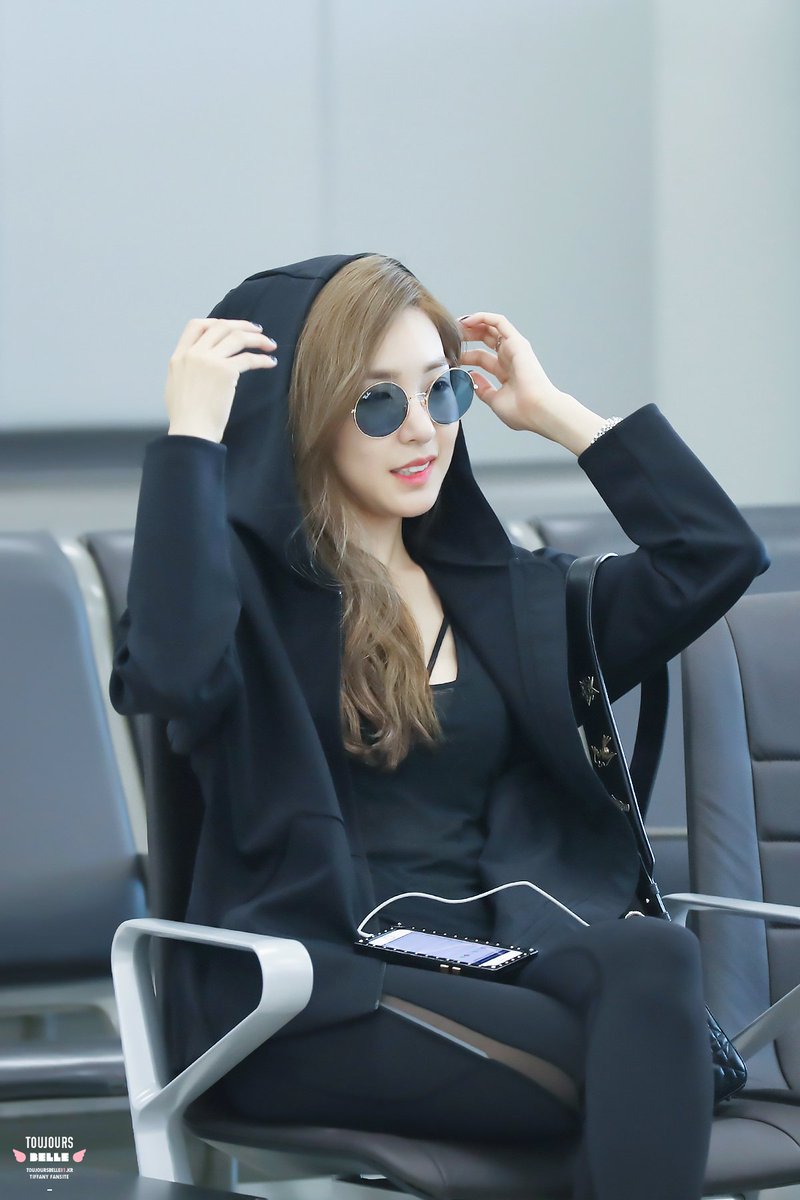 n_snsd_ot8_'s tweet photo. 170620 티파니 김포공항 출국 

#티파니영 #TiffanyYoung #Tiffany 
#소녀시대 #SNSD #GirlsGeneration https://t.co/tPjMWF5vhP
