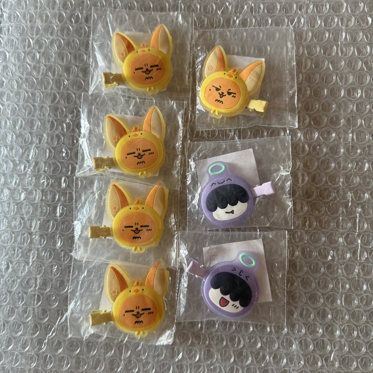 staryjoO's tweet photo. TXT グッズ ACT：TOMORROW
カプセルトイ 譲 買取 前髪クリップ
缶バッチ タペストリー アクキー アクスタ

【譲】ファンチュン フムニャリン
        ヨンジュン ヒュニンカイ テヒョン
        ボムギュ

【求】定価〜(フリマ相場)

会場手渡し/郵送/サイト通し
お気軽にお声掛けください🙇🏻‍♀️
 #TXT譲 https://t.co/1gcU4m6GDU