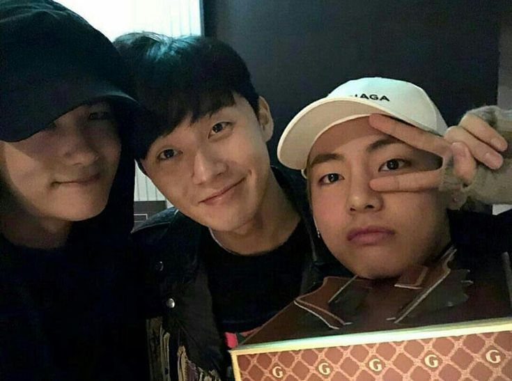 dilfhyvng's tweet photo. taehyungie and his hwarang hyungs https://t.co/JYU7Ruazwp