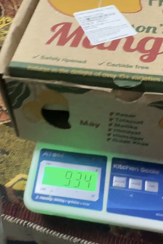 Ninjaderusso's tweet photo. Hey @bigbasket_com 

Charged for 1.221 kg, delivered ~940 g. Complaint raised. Pickup cancelled. Customer support’s only response: “escalated.”

Missing mangoes. Missing accountability.

Is this the BigBasket experience customers pay for?

@jagograhakjago 

GUYS BB IS LOOTING👎🏻 https://t.co/tWkF3nU908