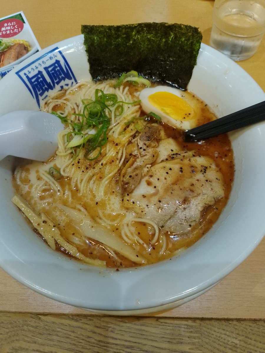 bote_deep's tweet photo. おじさんに人気のワイ、飯に誘われる
＃宇宙猫食堂 https://t.co/VYmFEzdWtV