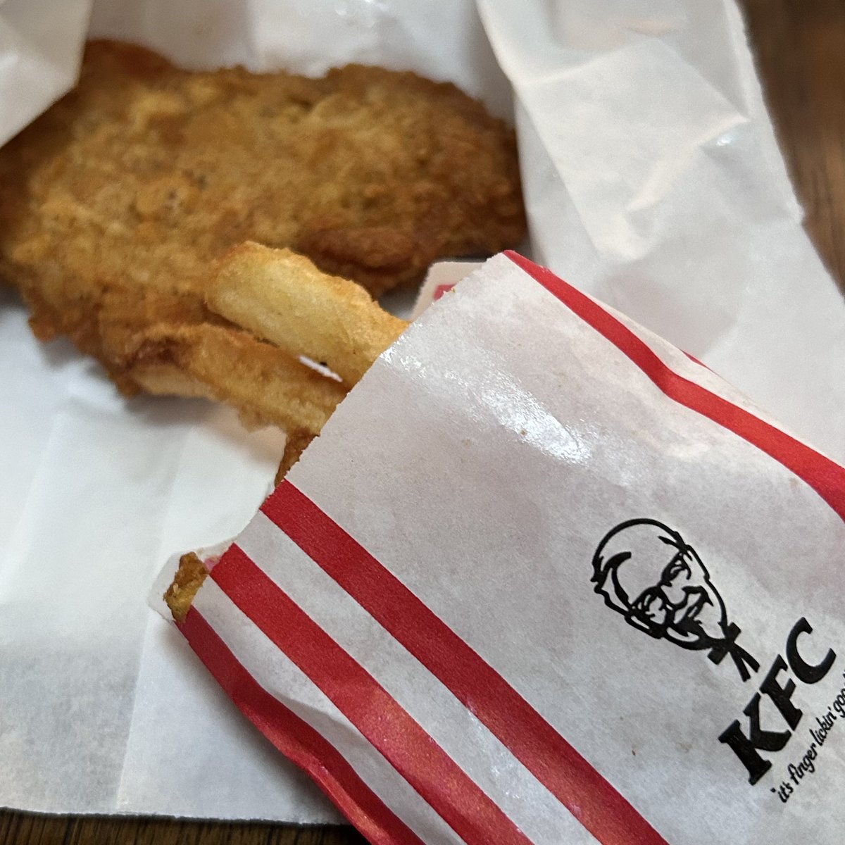 bijoux758's tweet photo. ﾊﾟﾊﾟﾘｸｴｽﾄのKFC🐓

･:*+.\(( °ω° ))/.+*:･

#ありのままの昼ごはん https://t.co/YGVWNBYe71