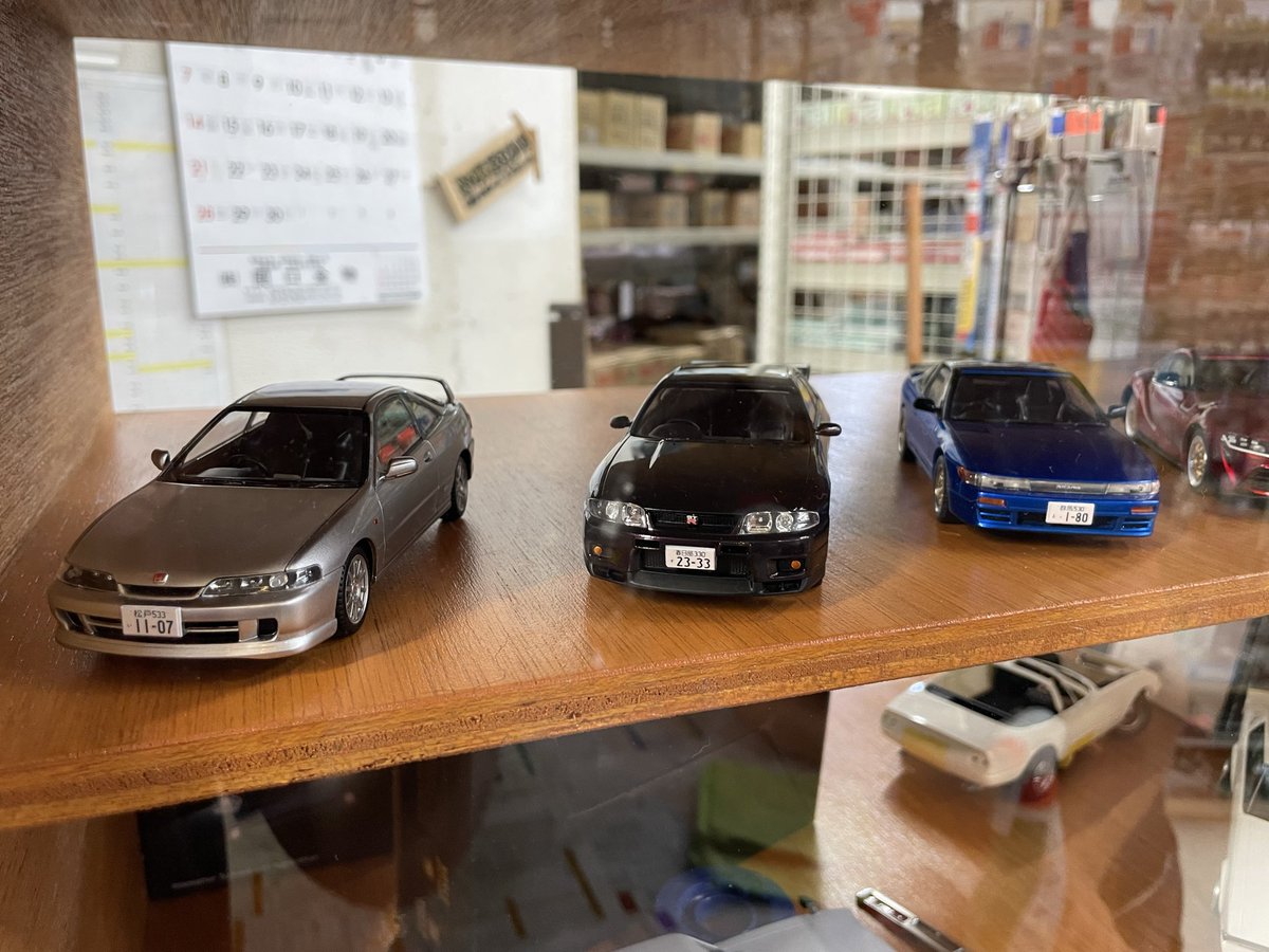 nmori1974's tweet photo. アオシマの楽プラ作りました。ボディは塗装しました。近所の金物屋さんのカウンターに展示してもらいました。#楽プラ https://t.co/e5vcr1Rvt3