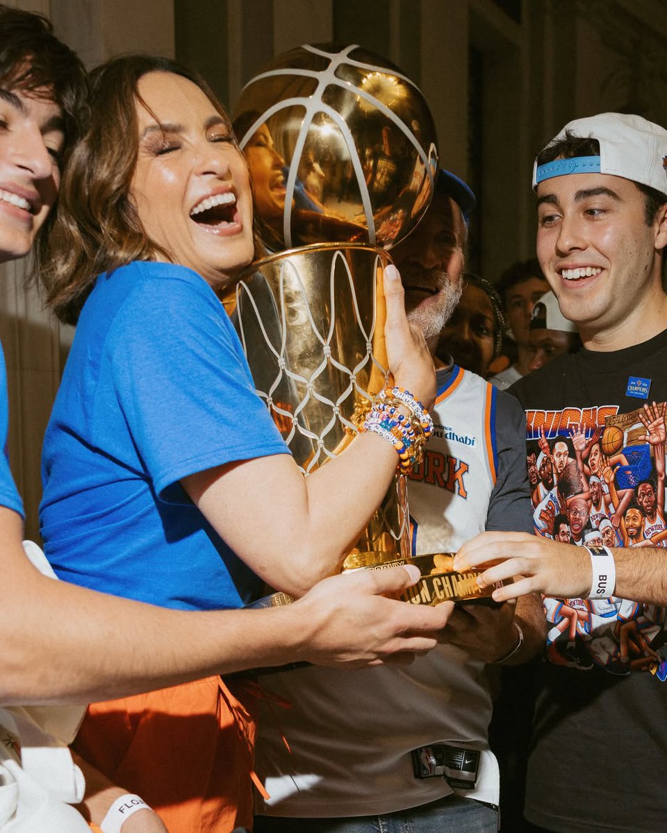 livbensondaily's tweet photo. Captains 🧡💙🏆 https://t.co/IZRpRmsp8e
