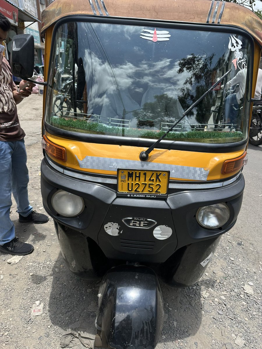 SimranGrewal02's tweet photo. Hi @Uber_India took a ride today and never thought it would turn into a harassment. I was asked by the driver to leave in the middle of  ride and he kept harassing me for money. I want my money in my bank account because uber drivers will still harass me if I pay by uber wallet https://t.co/8yrRsUL7Kj
