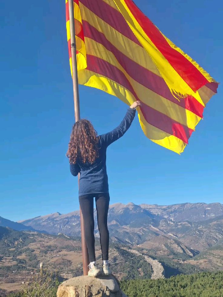 MagMagic64's tweet photo. Bon dia companys i companyes de la lluita.
Bon dia segadors i segadores.
Visca Catalunya lliure i sobirana i sempre més Puta Espanya. #Dui #lliridemerda #nioblitniperdó #putaEspanya #1Oct #republicacatalana #niunpasenrera #esperitdurquinaona #mantincelcatalà https://t.co/zi8ahKCvVi