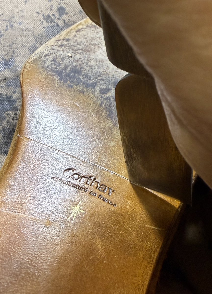 CobblerAsakusa's tweet photo. ハーフラバーソール修理。
#asakusacobbler
#浅草コブラー
#CORTHAY
#コルテ
#靴修理
#shoerepairs https://t.co/Jflqy7F5W9