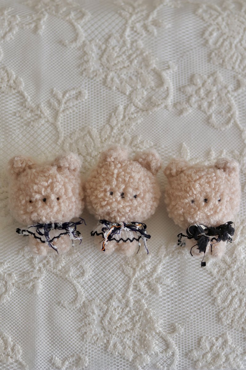 misaom's tweet photo. モコモコなぬいぐるみクマさん🧸
似てるようだけどそれぞれ少しずつ表情が違うのがご愛嬌🧸

#ぬいぐるみ https://t.co/UMOsPXYAnx
