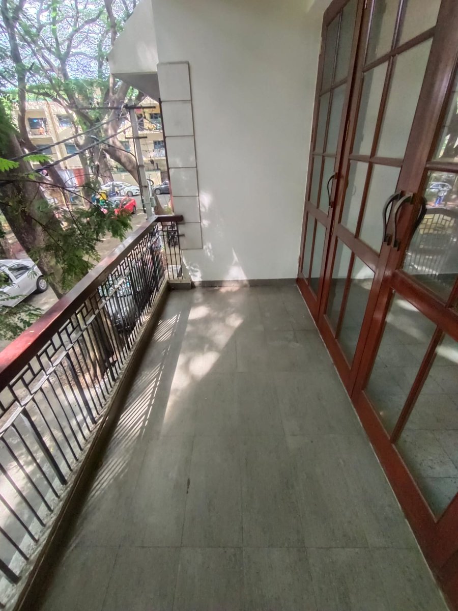 0xjitukamble's tweet photo. 🏡 For Rent 3BHK duplex in Indiranagar blr, HAL 2nd Stage

North-facing duplex, 1st floor

3 BHK + study | 2500 sq ft
Semi-furnished | 2 car parking
Power backup | Pets welcome 🐾

Available immediately for families and bachelors

Rent - ₹1.80L/mo (incl. maintenance)
1 month brokerage applicable ( listed by broker)

DM if interested, I will share all the pictures

@peakbengaluru @BangaloreRoomi @Gullynest1