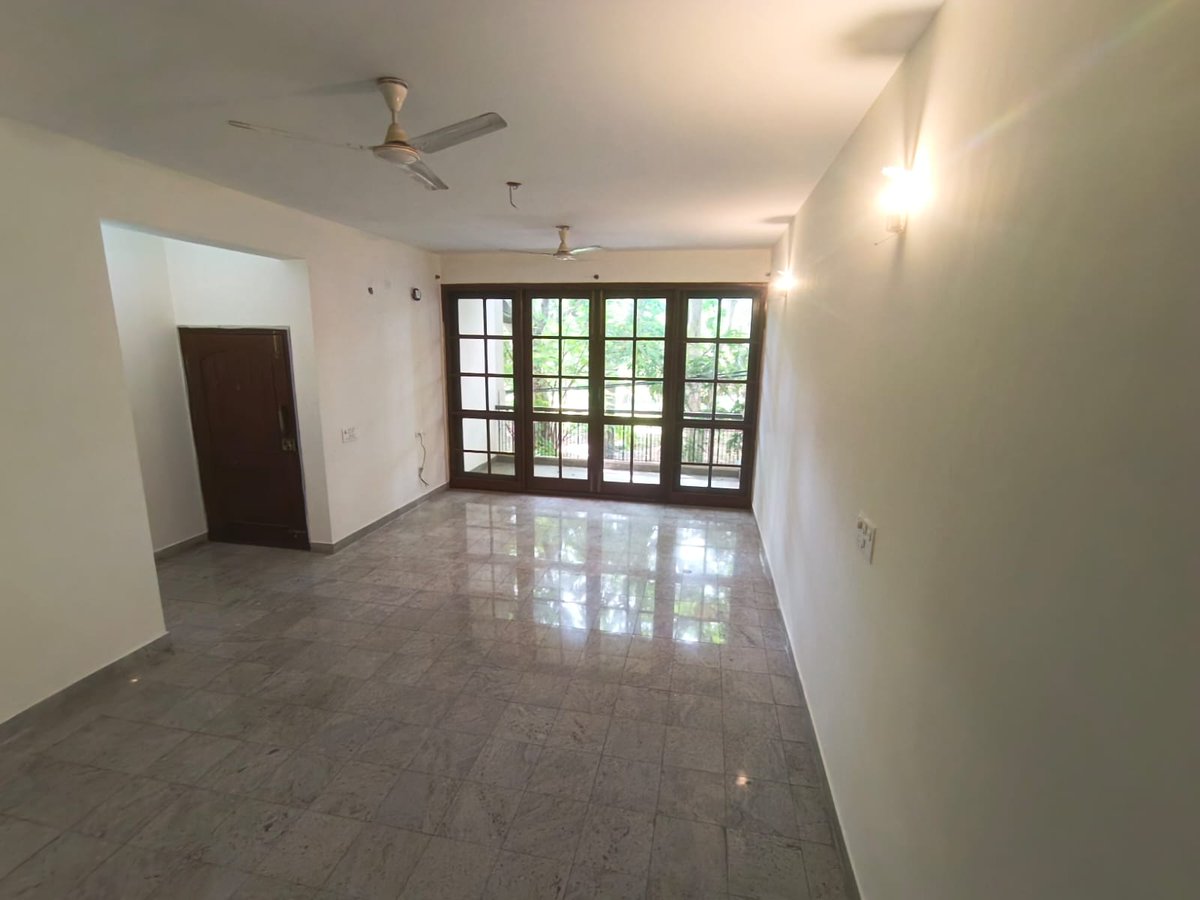0xjitukamble's tweet photo. 🏡 For Rent 3BHK duplex in Indiranagar blr, HAL 2nd Stage

North-facing duplex, 1st floor

3 BHK + study | 2500 sq ft
Semi-furnished | 2 car parking
Power backup | Pets welcome 🐾

Available immediately for families and bachelors

Rent - ₹1.80L/mo (incl. maintenance)
1 month brokerage applicable ( listed by broker)

DM if interested, I will share all the pictures

@peakbengaluru @BangaloreRoomi @Gullynest1