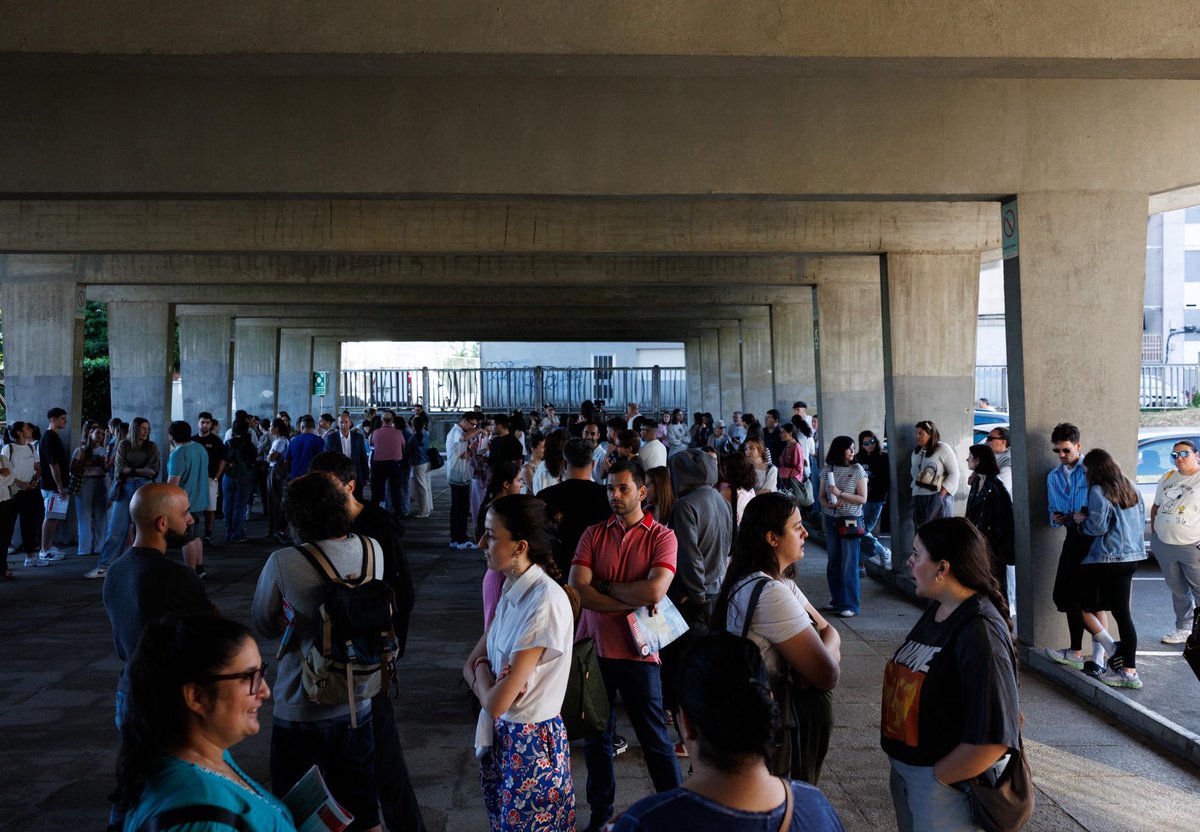 RomanLalin's tweet photo. Case 16.000 persoas inician este sábado as oposicións para converterse en profesores

Ánimo e confianza a todos e todas neste intenso mes que queda por diante

E grazas ao amplo dispositivo humano dos 154 tribunais que fan posible este proceso con todas as garantías https://t.co/gifaywieNH