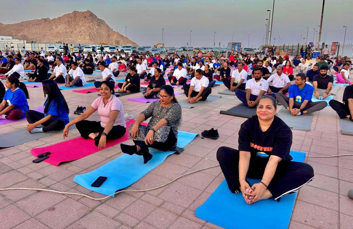 IndembAbuDhabi's tweet photo. 1️⃣ day to go for #InternationalDayOfYoga!

Amb @d_mittal73 joined yoga enthusiasts for an energising session atop the majestic Jebel Hafeet, organised by Indian Social Centre, Al Ain. 

A perfect setting to celebrate yoga’s timeless message of harmony, health &amp; well-being. https://t.co/8JGlqovACI