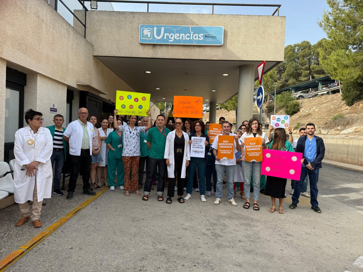 cesmmur's tweet photo. El cierre de la #HuelgaMédica convocada hasta el momento nos ha dejado imágenes como estas📸

Concentraciones a puertas de los centros sanitarios en las que los compañeros siguen diciendo #NoAlBorradorEstatutoMarco❌

Las movilizaciones volverán al finalizar el verano🪧🪧 https://t.co/qpmFDI61mo