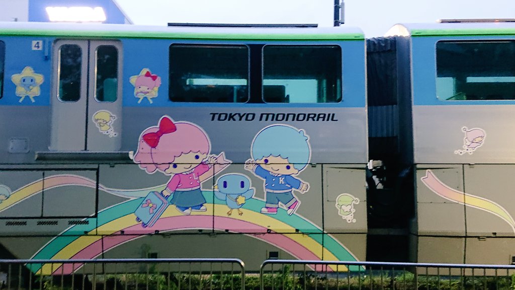 Aca11klnEZsKXhT's tweet photo. キキララちゃんとコラボした「キキ＆ララ モノレール」第３弾のモノレールが昭和島駅の車両基地に止まっていました。

いよいよあさって6月22日より運行開始します。 https://t.co/EUhMqj8UzU