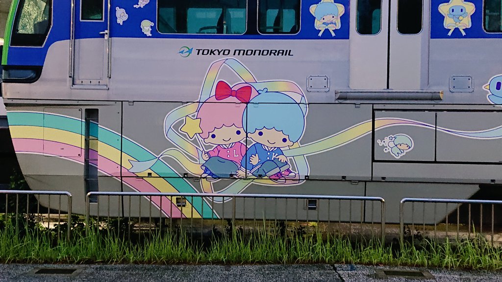 Aca11klnEZsKXhT's tweet photo. キキララちゃんとコラボした「キキ＆ララ モノレール」第３弾のモノレールが昭和島駅の車両基地に止まっていました。

いよいよあさって6月22日より運行開始します。 https://t.co/EUhMqj8UzU