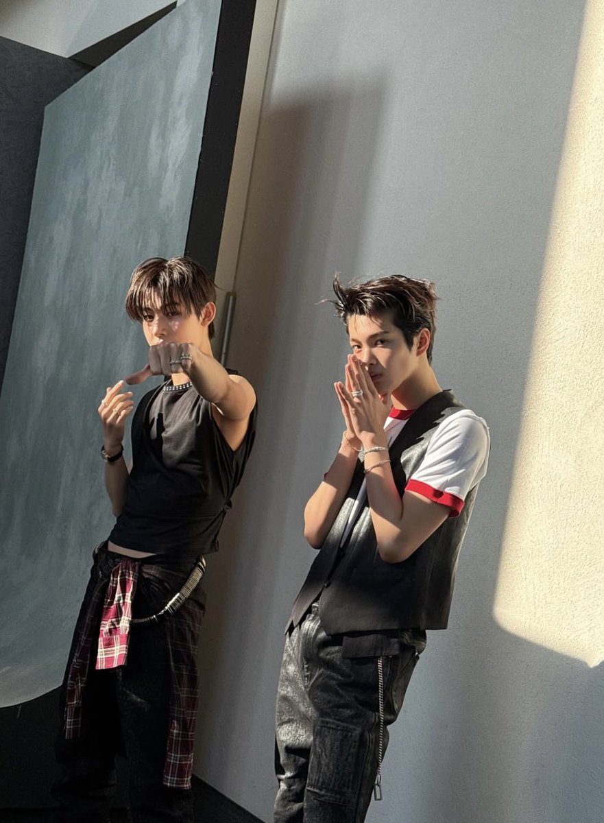 seonssean's tweet photo. #SEONGHEYON &amp; #KEONHO IG UPDATE! 

GEBRAKANNYA GA HABIS HABIS 🤯 https://t.co/KvB4Nf8Pcl