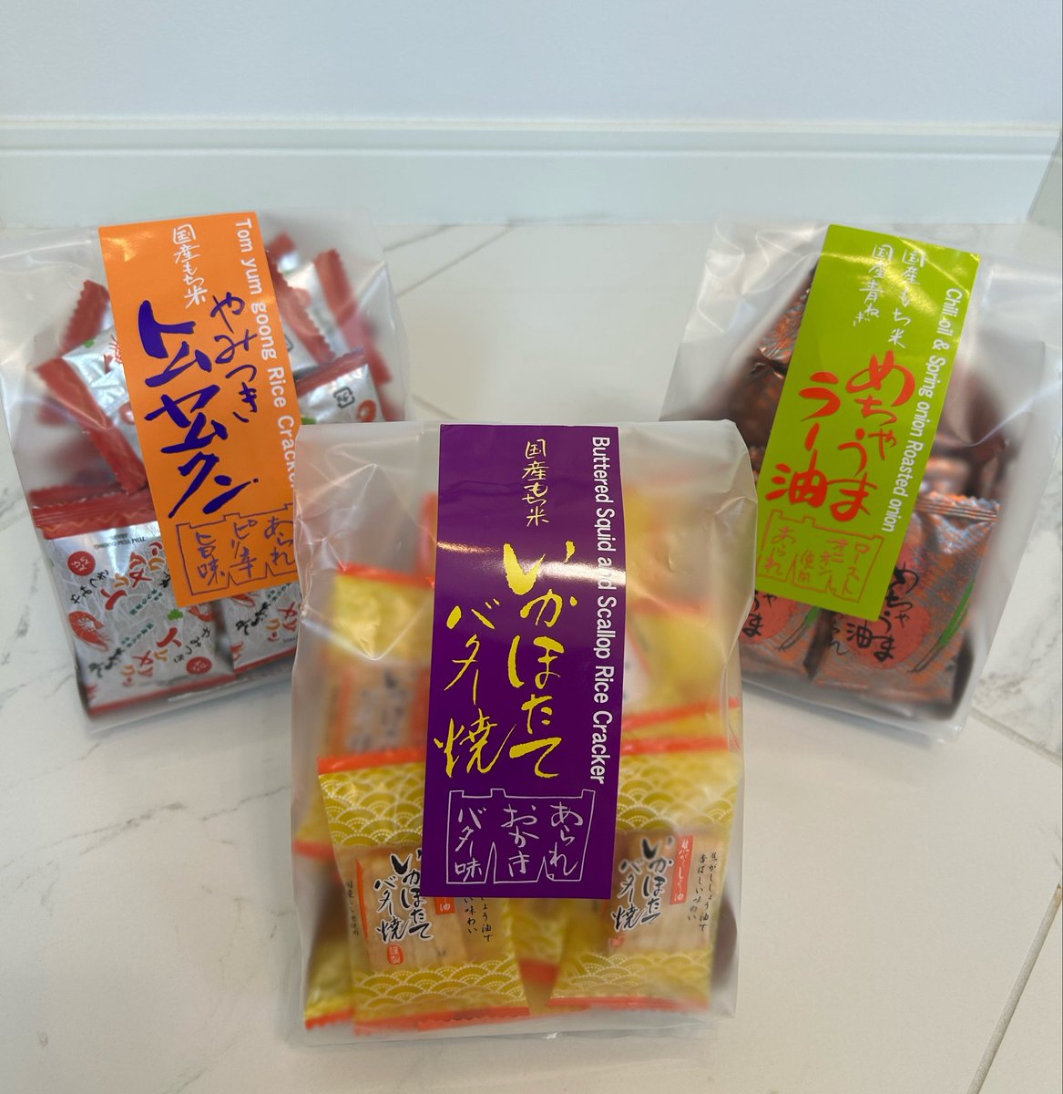 Duz9Gr4Glm32987's tweet photo. 阪急うめだ本店【公式】様
【@hankyu_event】より
おかき3種いただきました🍘✨

食べ比べてみましたが、どれもとってもおいしかったです✨
トムヤムクンやラー油のピリッと感も、いかほたてバター焼の旨みも楽しくて、家族であっという間にいただきました☺️

素敵なご縁をありがとうございました🌸 https://t.co/2c6zzxT4bc
