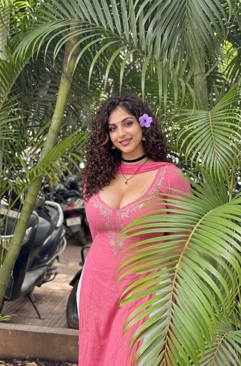 CareWithTheresa's tweet photo. Good afternoon guys waasup 🌿
#hyderabad #Theresasamuel #mallugirl #nurse https://t.co/dXMUXifN4N