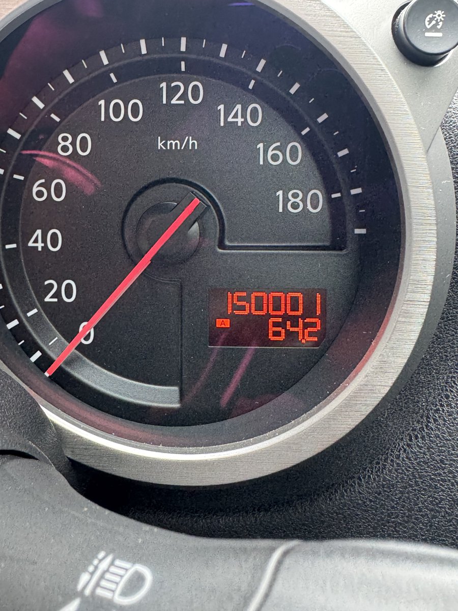 XXXIVRS's tweet photo. 150000km走破（購入時30500km）

屋根周りはトラブルまみれだけどエンジンや足回りの大きなトラブルは少ない。

Z34は本当にいい車だと思う。

最近心がトヨタに浮気してますガ、、 https://t.co/GbJVqNcws9