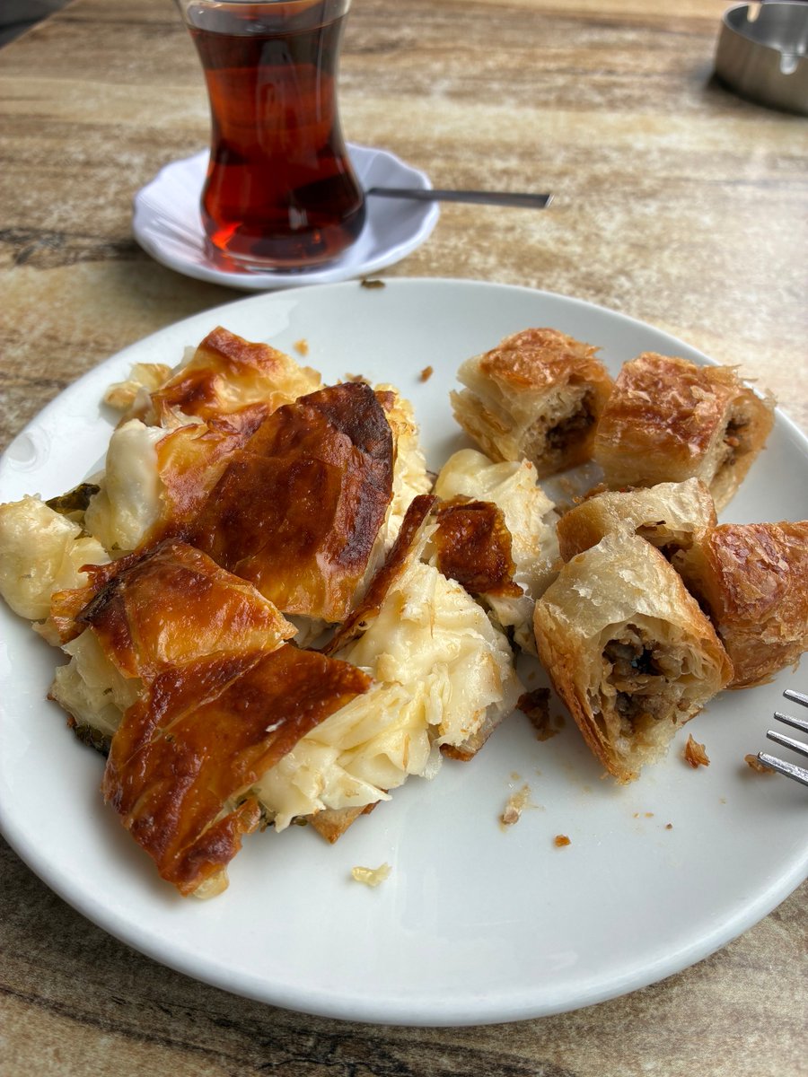 m_bertan's tweet photo. Anadolu yakasının en iyi börekçilerinden  savcı usta👍 https://t.co/k21uSzKzKj