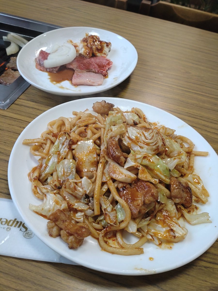 masher42's tweet photo. 多分10年ぶりかそこらに地元の焼肉屋に行った。うまかった。ホルモンうどんは何十年も前からここの定番。大好き。#岡山市　#太平楽　#焼肉太平楽 https://t.co/ax0vAa2iUQ