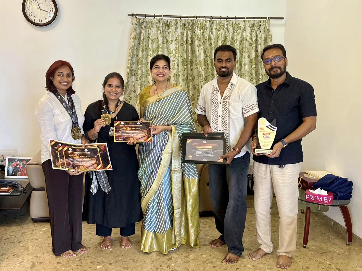 Sowmiyanbumani's tweet photo. தருமபுரியில் நடைபெற்ற வளுதூக்குதல் போட்டியில் தங்கப் பதக்கம் வென்ற ஹரிஷ் சம்பத், சண்முகப்பிரியா மற்றும் சித்ரா வெங்கட்ரமணி ஆகியோரை பாராட்டி, மேலும் தேசிய அளவில் நடைபெறும் போட்டிகளில் பங்கேற்க வாய்ப்பை பெற்றமைக்கு வாழ்த்து கூறினேன்.!

#powerlifting https://t.co/WUZCGF5fRf