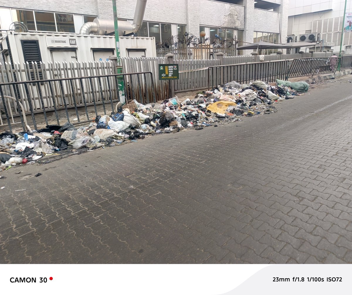 acube_yinka's tweet photo. Mr. Governor, @jidesanwoolu . These are the images of Lagos under your watch https://t.co/UwmhKs6lGC