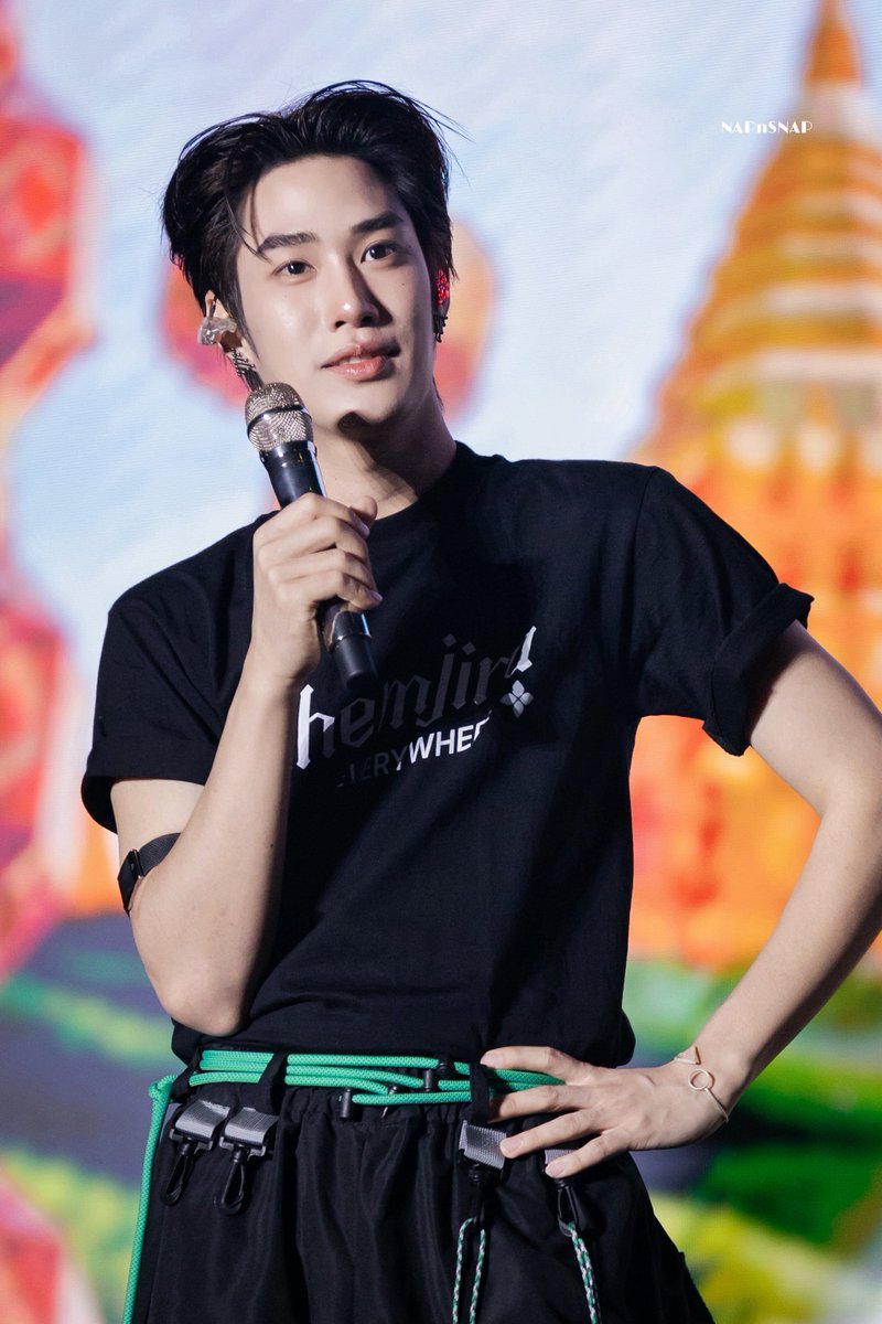 NAPnSNAP's tweet photo. เมะที่ใส่ Whoop ที่แขน ยกให้เป็นสุดยอดพระเมะทั้งหมด หล่อมาก 🫠🫠🫠🫠

#เขมจิราทัวร์สี่ภาค
#TLE_mtm #TleFirstone #เติ้ลเฟิร์สวัน https://t.co/eVBJO2bIdP