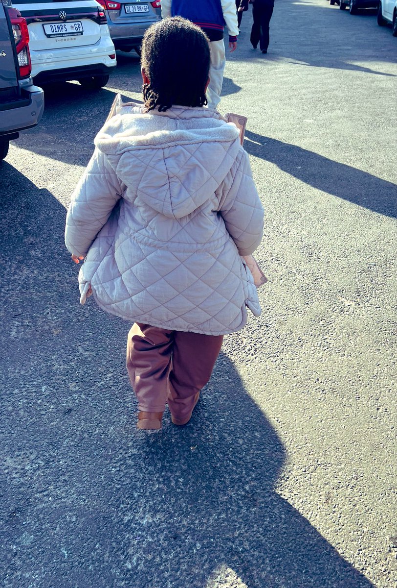 Mpumiln's tweet photo. Ya’ll are playing. She dressed herself. A super focused and determined queen🤣 https://t.co/T5vJ239aO2