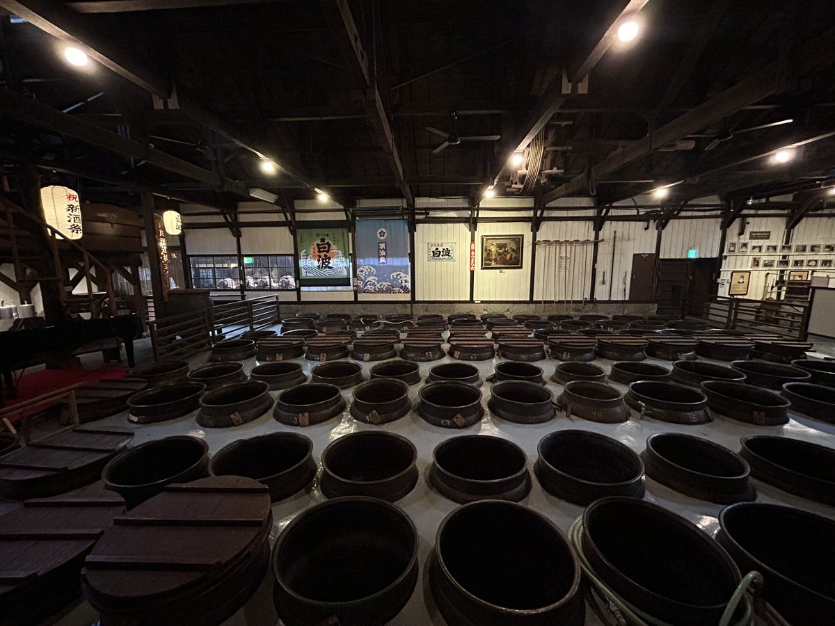 roshutan's tweet photo. 鹿児島旅
白波の薩摩酒造明治蔵にも行ってきました
いろいろ展���もあり、古の蒸留機達もあり勉強になった
甕の横にはピアノもあって誰でも弾けるそう
秋には蔵開きもありまた来たいと思いました

土曜日！
本日もまだまだお席空いてます
お待ちしてます！ https://t.co/X0nGqec0Xv