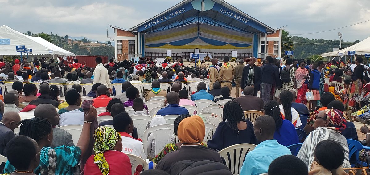 IsugiRy's tweet photo. @Kibeho, Appreciate the hygiène protocals and organisation on the special Christians worship at @NyaruguruDistr. Our Security organs are here, Kudos @Rwandapolice for the outstanding professionalism, being observed during the event, we are secured enough. https://t.co/t8qk6AdkM3