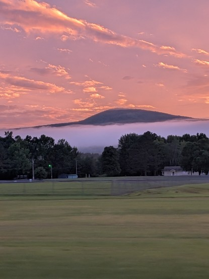 rav3ndust's tweet photo. we were afforded some excellent views tonight on our drive. fog settling in over the mountains during sunset 🙂 https://t.co/yaZnNiYvWi