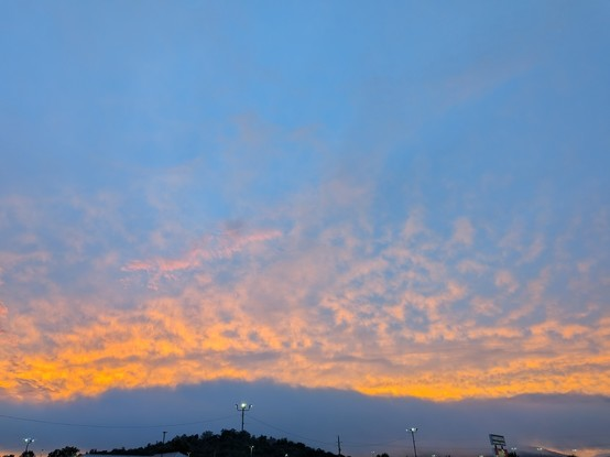rav3ndust's tweet photo. we were afforded some excellent views tonight on our drive. fog settling in over the mountains during sunset 🙂 https://t.co/yaZnNiYvWi