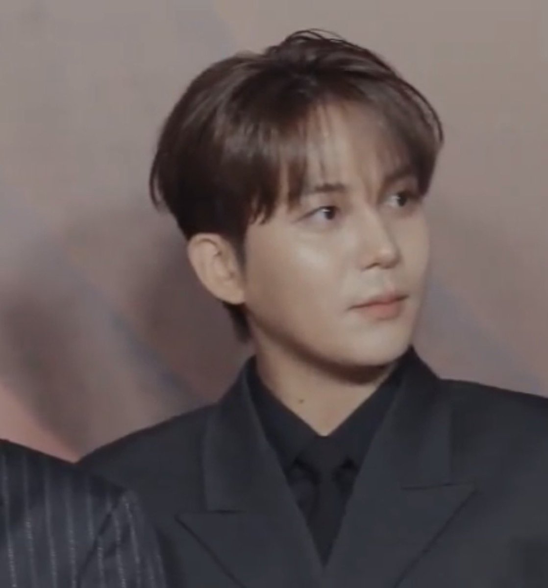 KHJBASE's tweet photo. JONGHO LOOKS LIKE A PRINCE https://t.co/2jAlYO9XPt